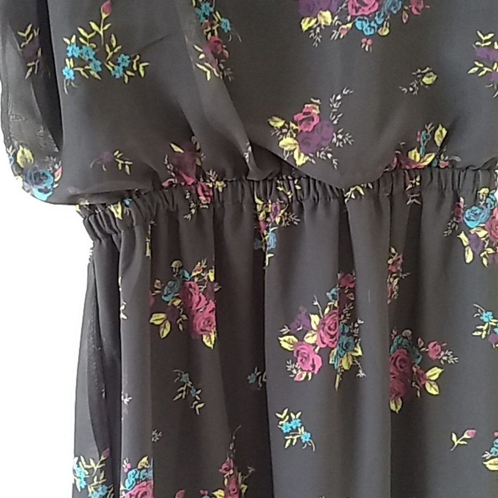 Women's Sleeveless Sheer Lined Casual Dress - Picture 7 of 8
